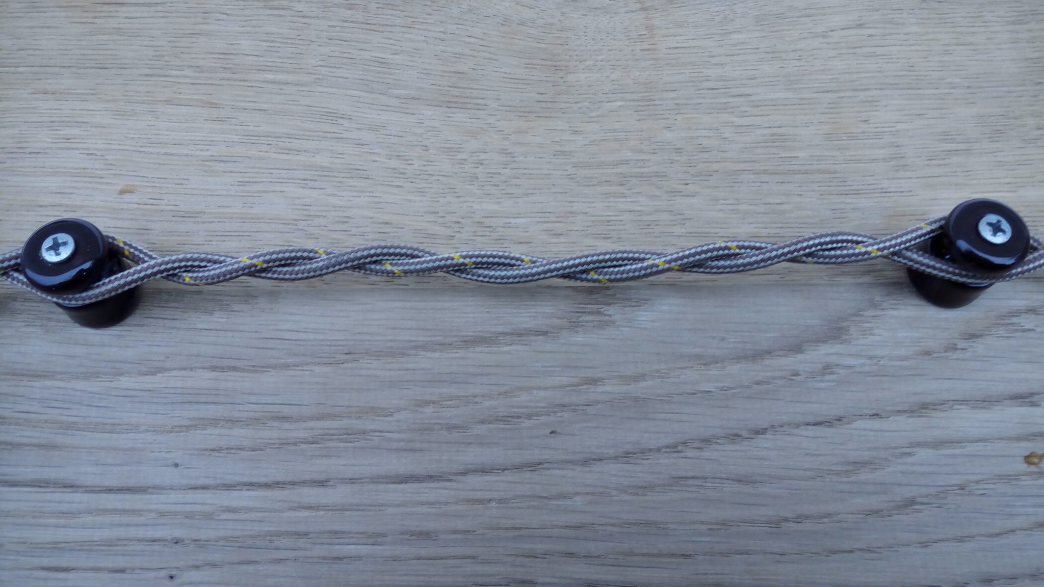 Провод для наружной электропроводки бежевый 6008 + коричневый 705 с желтой вставкой -2