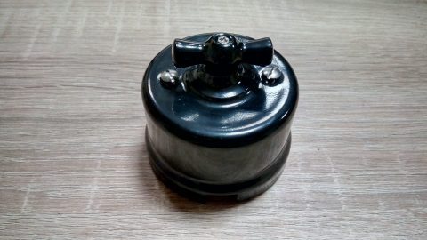 Выключатель накладной поворотный BIRONI керамический черный