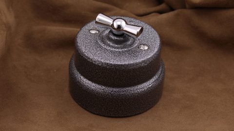 Выключатель накладной поворотный RE "Antic" керамический серыйВыключатель накладной поворотный RE "Antic" керамический серый