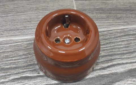 Розетка накладная с заземлением RE «Glaze» керамическая медно-коричневая