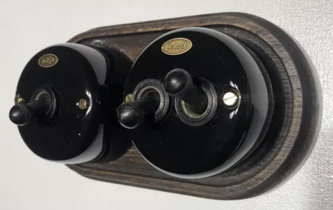 Выключатель накладной тумблерный ART керамический черный глянец однорычажковый